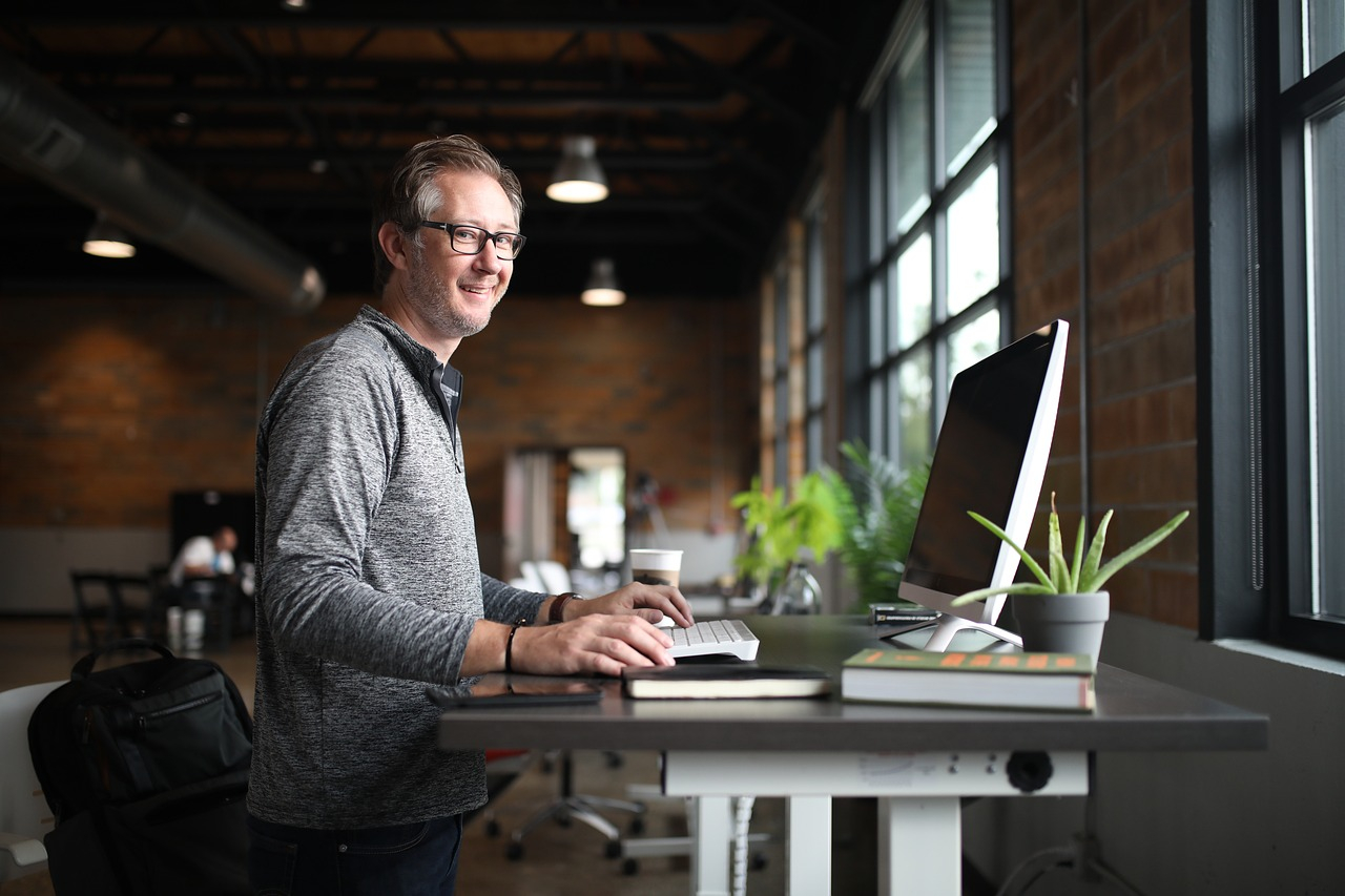 Standing Desk Pro - elevate your work with Oakywood